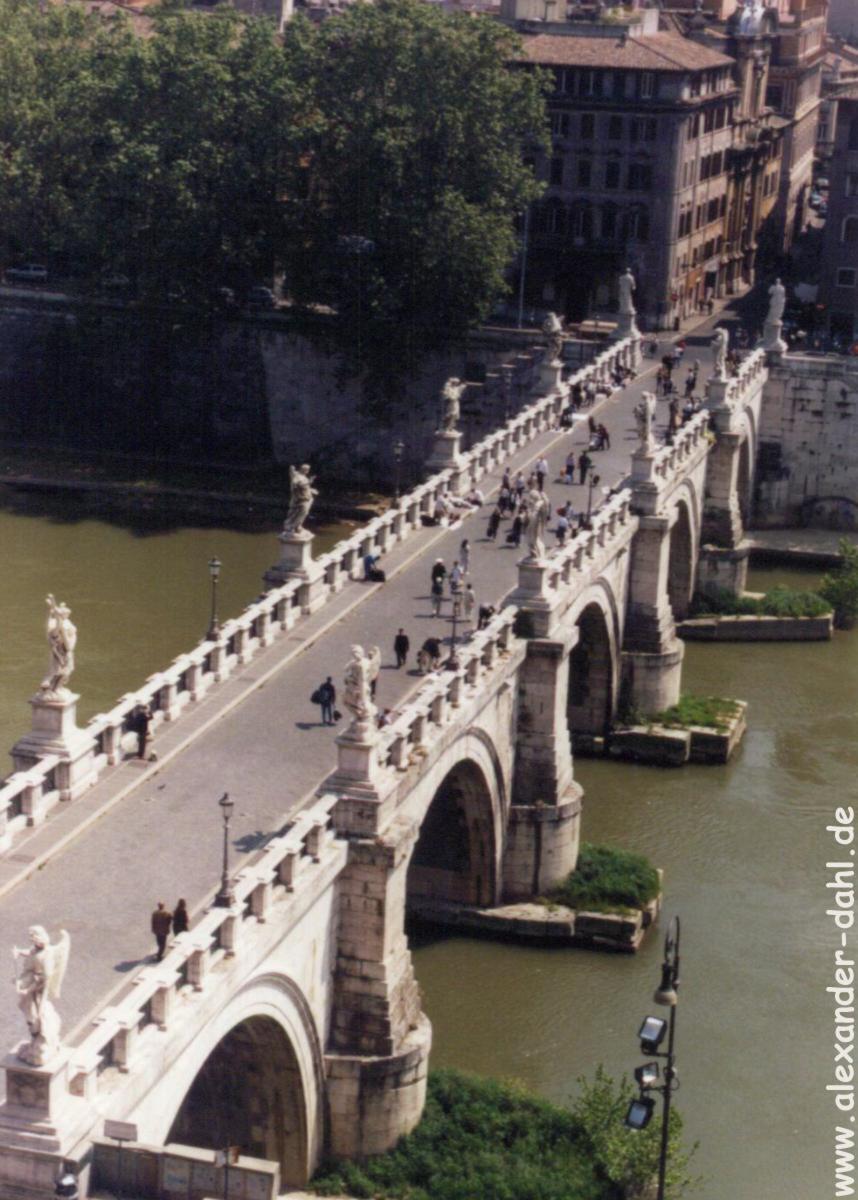 Eine Brücke mit Engeln heißt sinnvollerweise Engelsbrücke, oder?